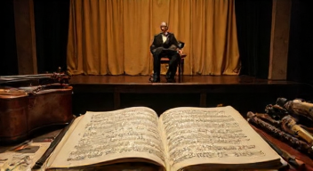 Der kulturelle Einfluss der Musik: Ich bin Bertolt Brecht (10/10)